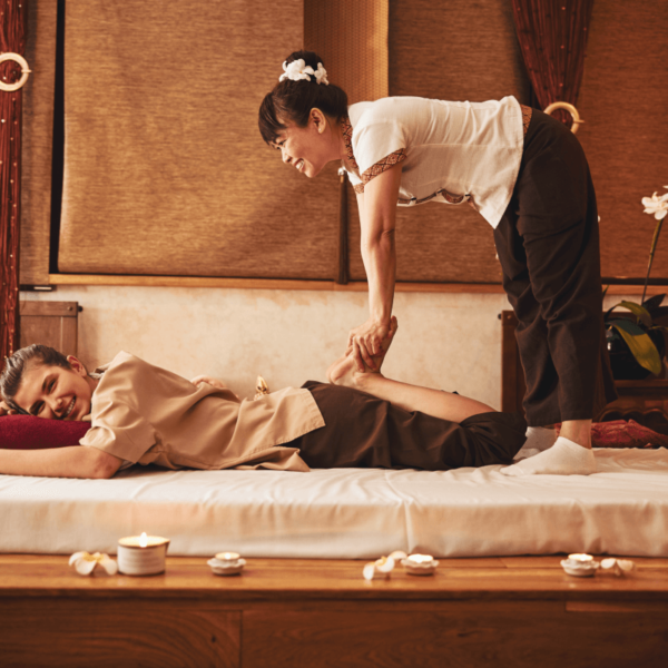 massage des pieds au bol kansu massage shiatsu isaya